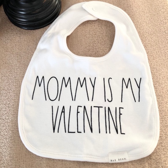 🆕Rae Dunn Ceramic MOM Mug & MOMMY IS MY VALENTINE Baby Bib Set - Picture 2 of 3